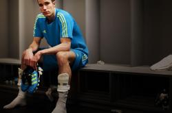 开云体育在线-冰川与熔岩，两个半球，同一种决胜时刻