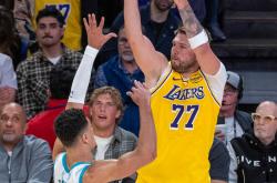 开云下载-比赛黄蜂负于篮网，沃克全场贡献23分力拼无果的简单介绍