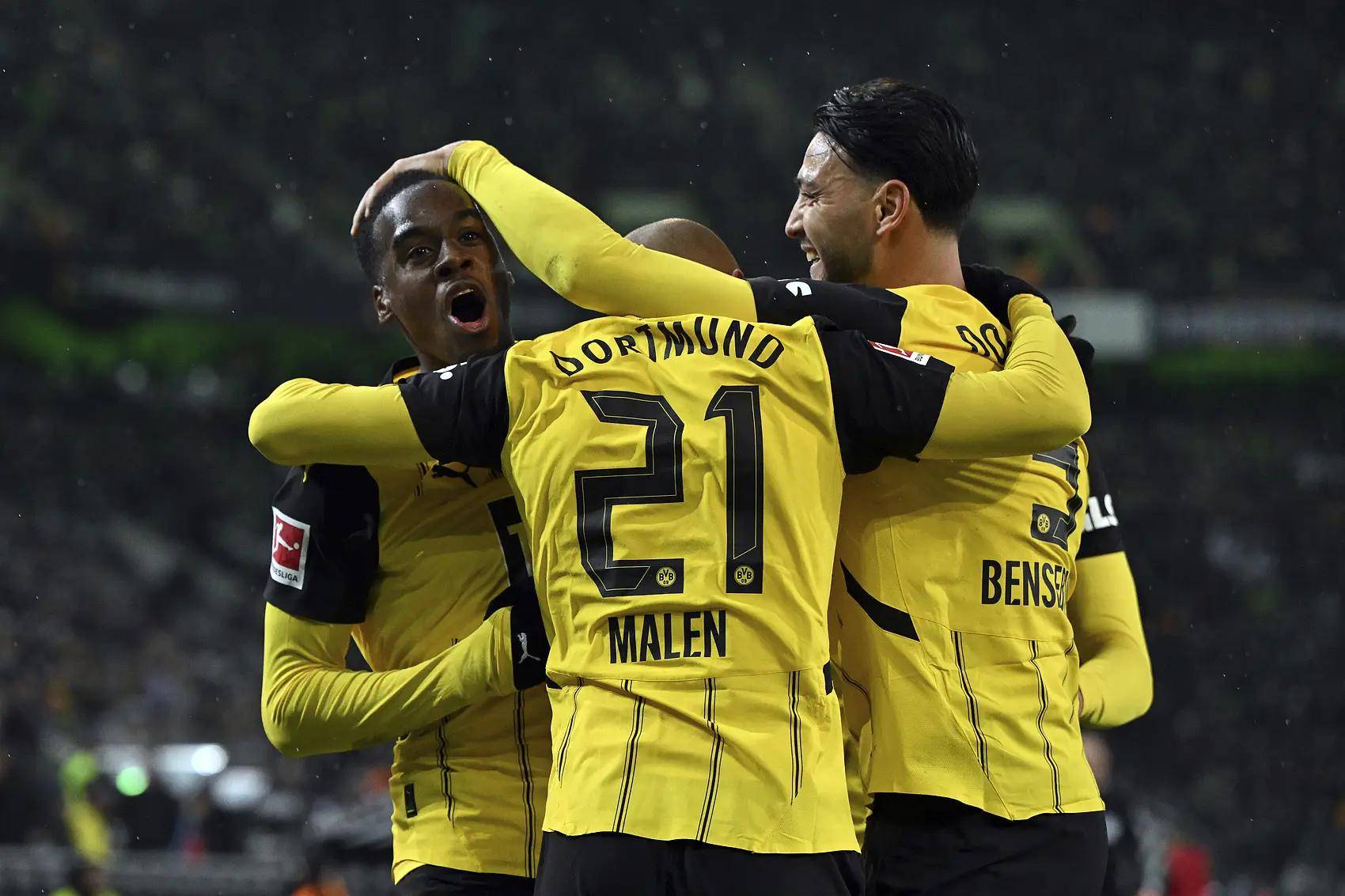 多特蒙德队战胜对手夺得比赛胜利