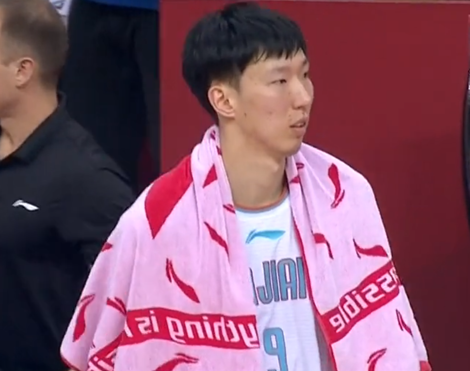 半场领先!球队决心不止于此 半场领先!球队决心不止于此