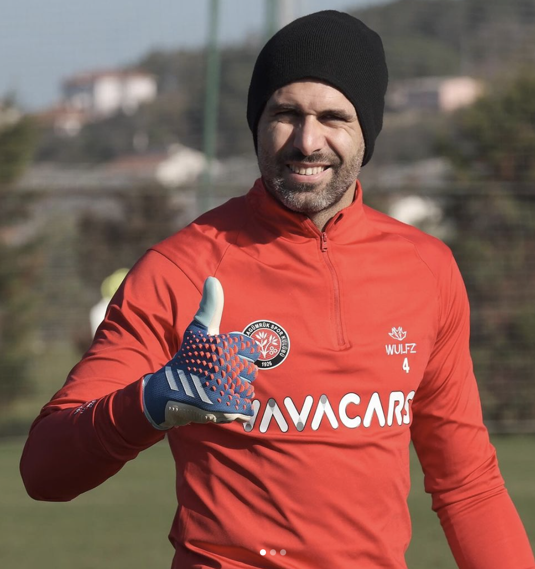 巴勒莫球迷抗议，要求俱乐部改进管理的简单介绍