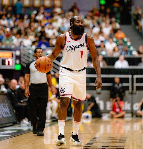 快船战胜篮网，取得重要系列赛首胜的简单介绍