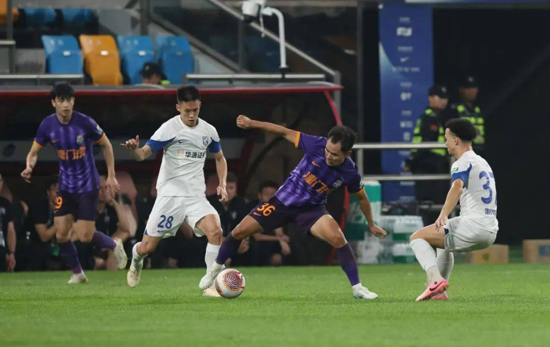 包含泰达球员上演绝杀，全队共同努力赢得胜利的词条