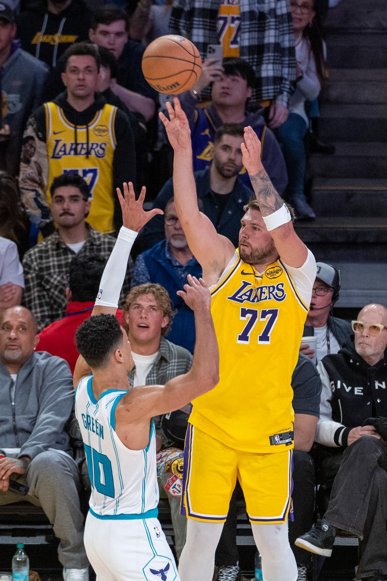 比赛黄蜂负于篮网，沃克全场贡献23分力拼无果的简单介绍