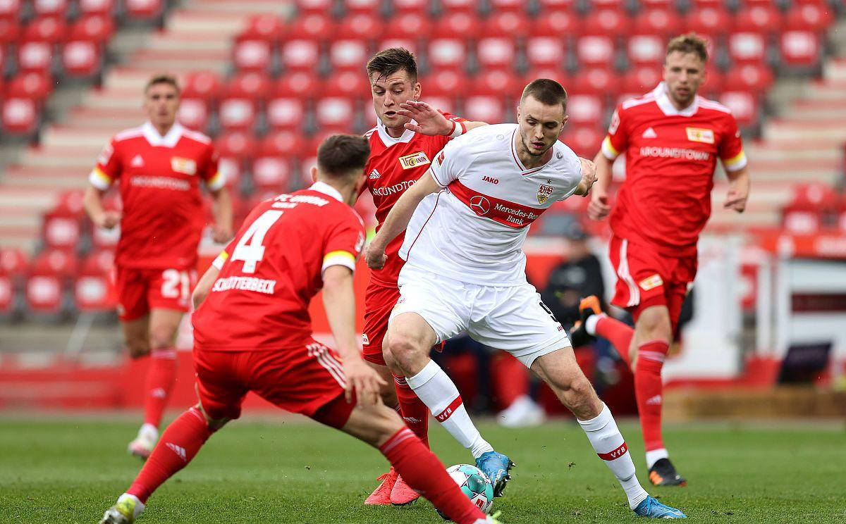 关于斯图加特在比赛中大放异彩赢得胜利的信息