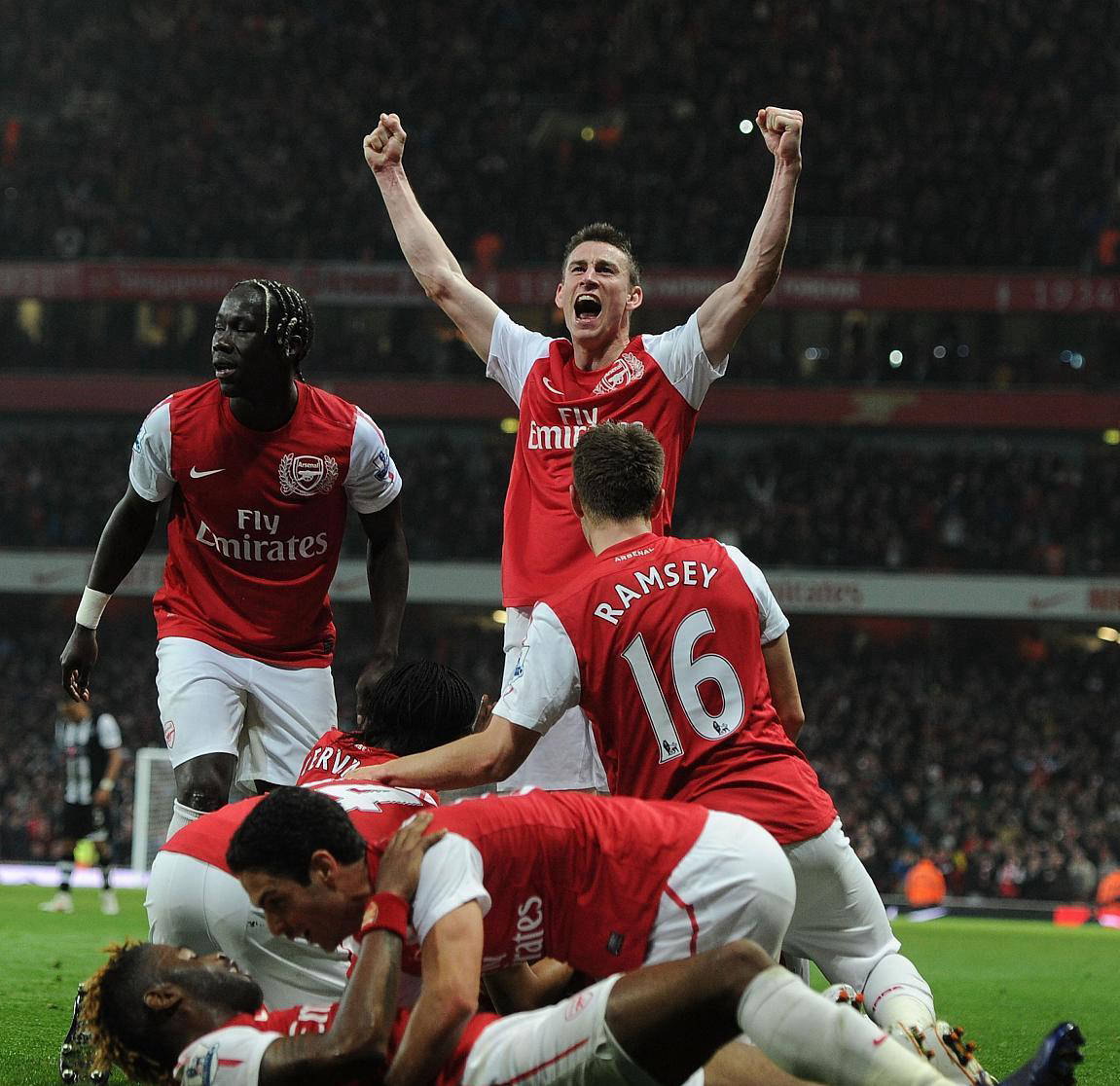 包含纽卡斯尔联将与波尔图争夺晋级机会的词条