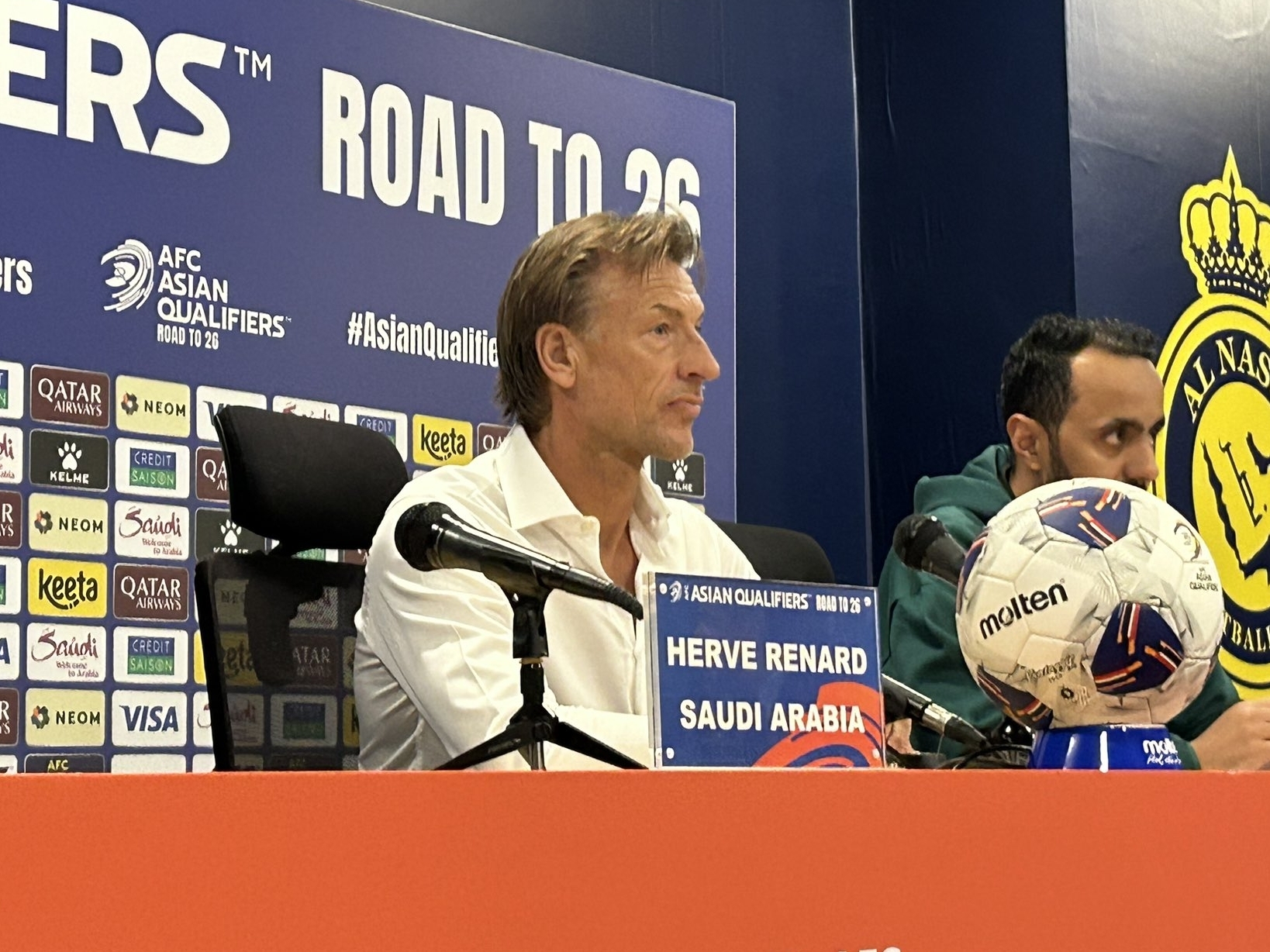 沙尔克04主场告负，球迷情绪低迷的简单介绍