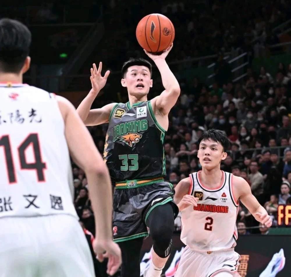 CBA东部四强战地铁区大鹏展翅的简单介绍