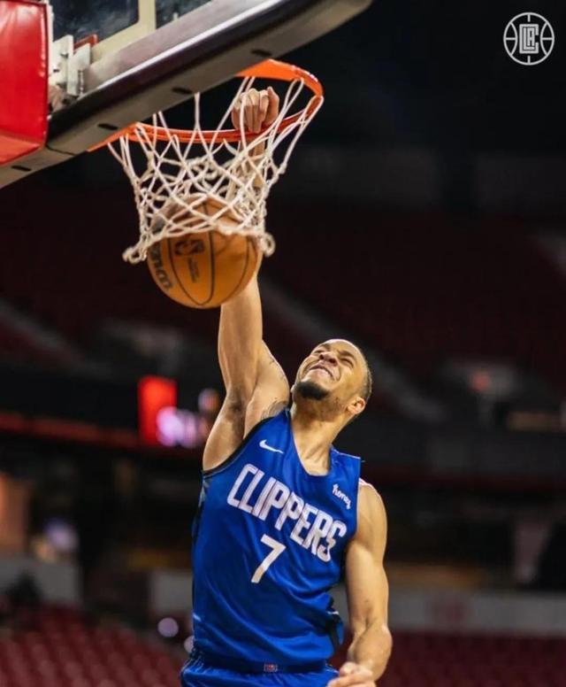 包含高光之下的西蒙斯，快船欲引进澳洲天才强化内线的词条