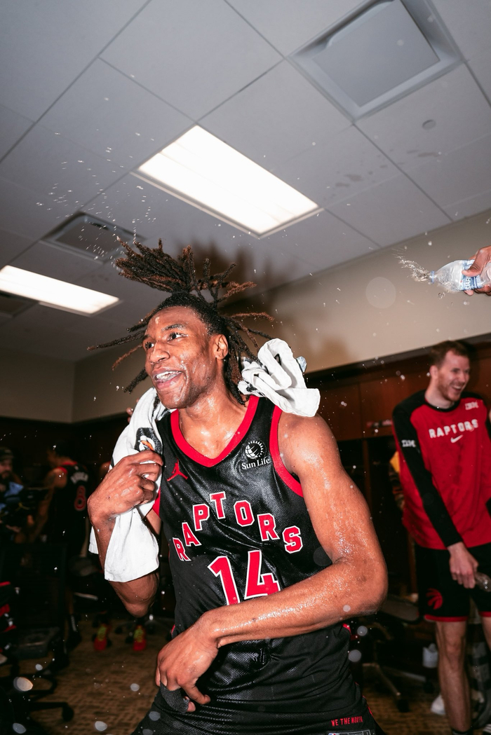 猛龙新秀中锋崭露头角，成为球队防守利器