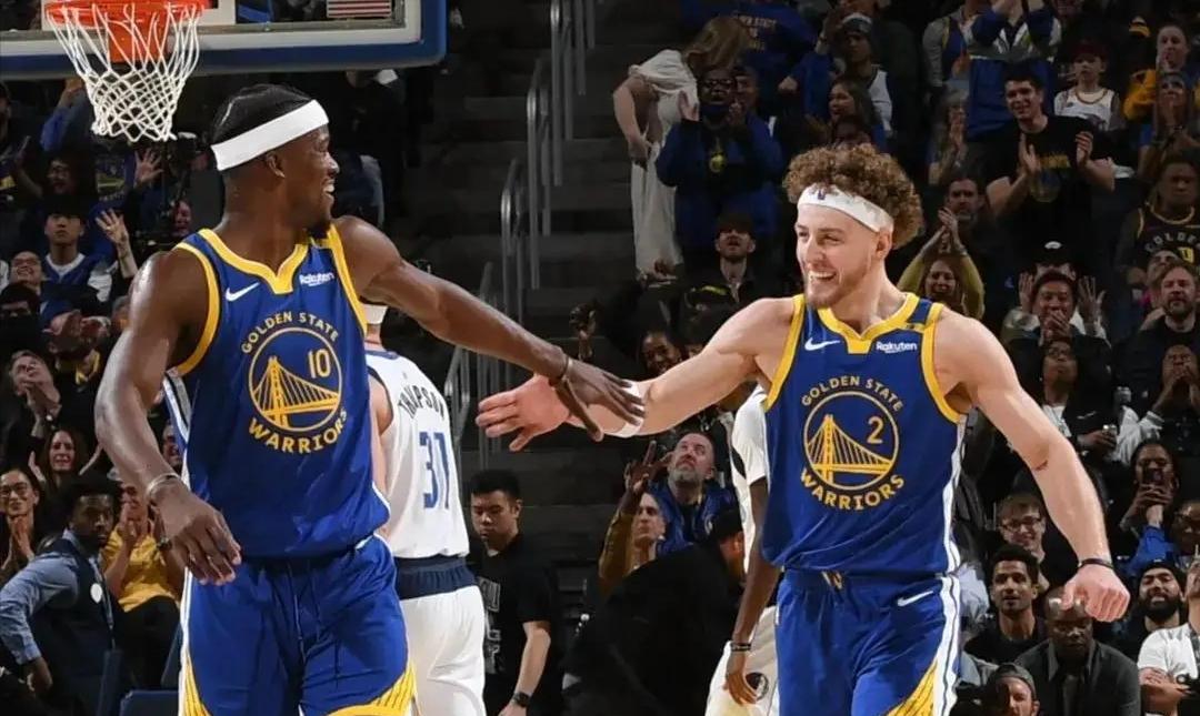 勇士队祭出重金奖励球员,鼓励连胜 勇士队祭出重金奖励球员,鼓励连胜