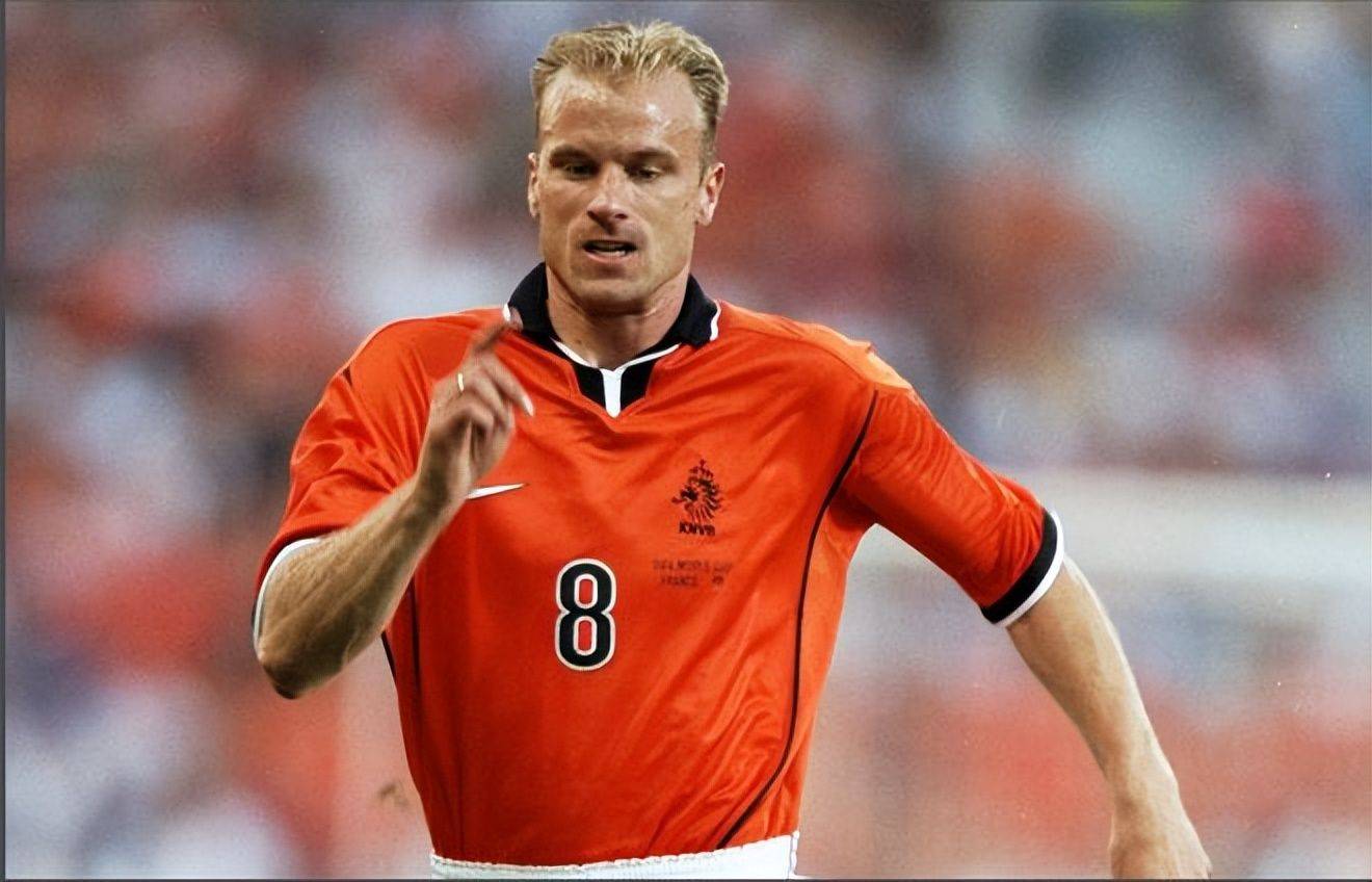 荷兰国家队备战重要国际比赛德莱赫特领衔的简单介绍 荷兰国家队备战重要国际比赛德莱赫特领衔的简单介绍