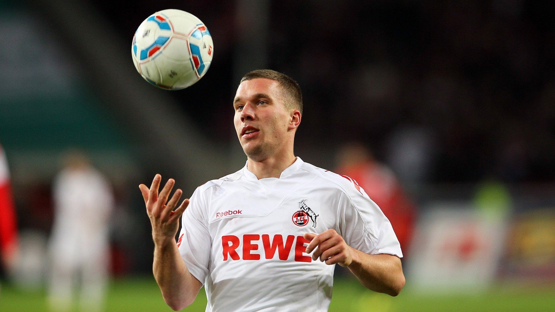 跨界主宰，从篮球场的魔速穿针到F1街道的极速狂飙