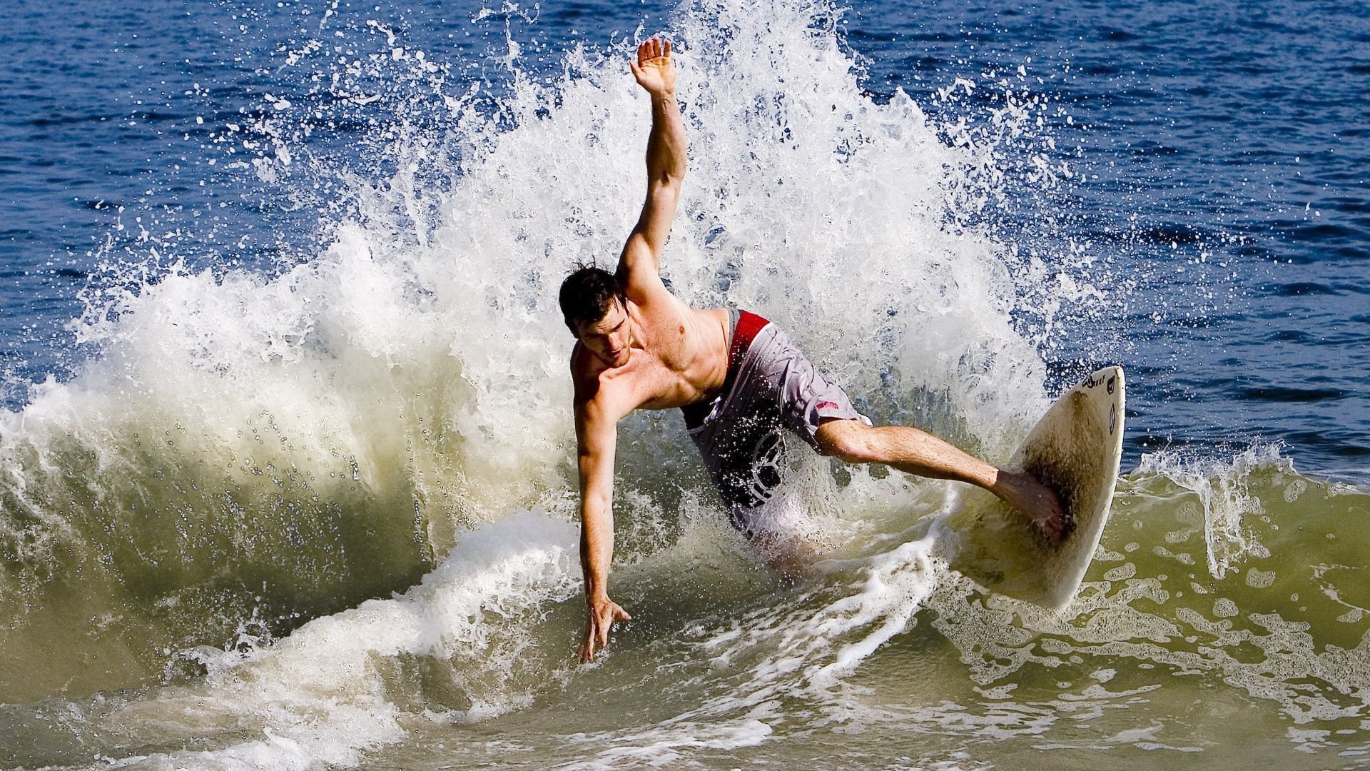 巴黎赛场上的双面镜,当法国队完胜映出樊振东的孤星闪耀
